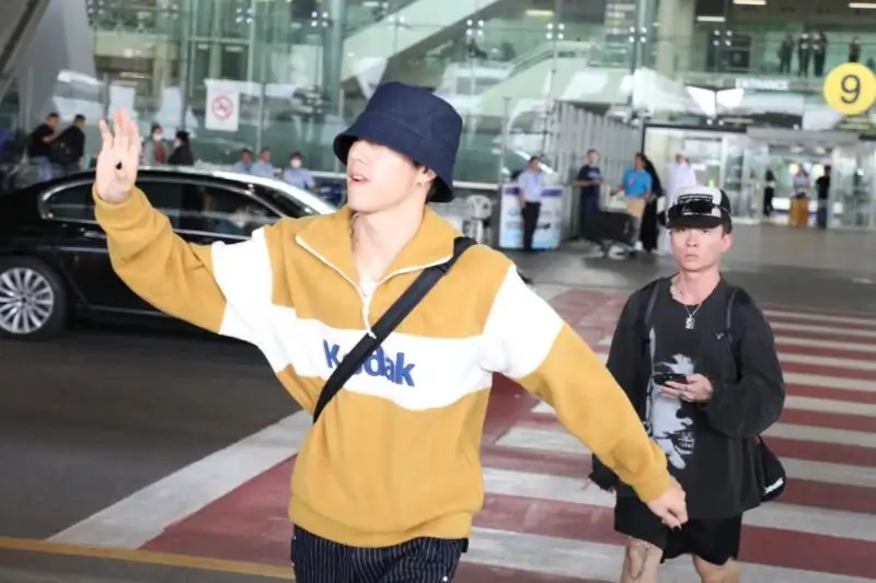 หล่อสนามบินแตก!
