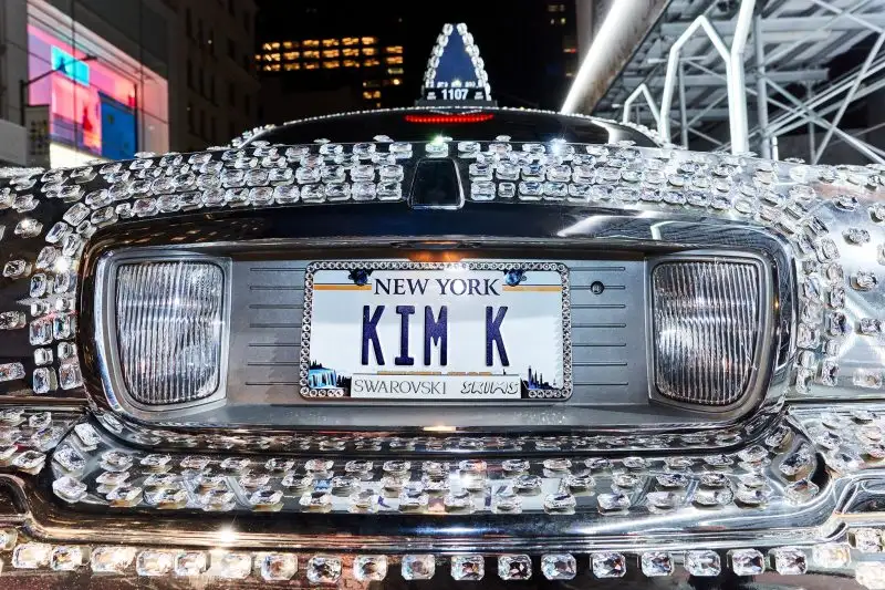 SWAROVSKI LIGHTS UP 5TH AVENUE CELEBRATING ITS NEW FLAGSHIP STORE OPENING AND EXCLUSIVE COLLABORATION WITH SKIMS