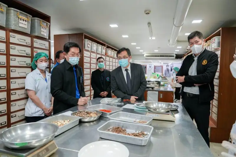 คลินิกการประกอบโรคศิลปะ สาขาการแพทย์แผนจีนหัวเฉียว ให้การต้อนรับคณะผู้บริหารจากสำนักงานการแพทย์แผนจีนแห่งชาติ