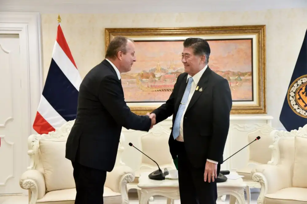 รมว.พาณิชย์ หารือทูตฮังการี เล็งขยายตลาด Soft Power 