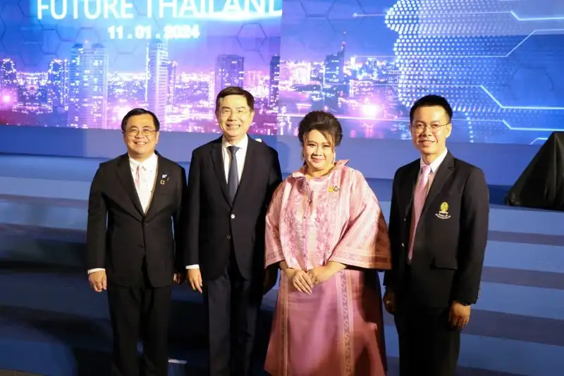 ศาสตราจารย์ ดร.วิเลิศ ภูริวัชร คณบดี คณะพาณิชยศาสตร์และการบัญชี จุฬาฯ ขึ้นแท่นรับรางวัลใหญ่ 2 รางวัลดีเด่นระดับประเทศจากกระทรวงอว.