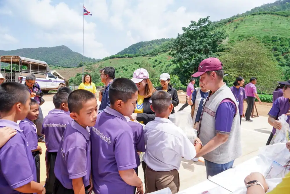 The University of Phayao and the Student Loan Fund have joined forces to bring the UP CSV project stadium to the INSEE Arsa Border Patrol Police Education Center in Ban Huai Pum.