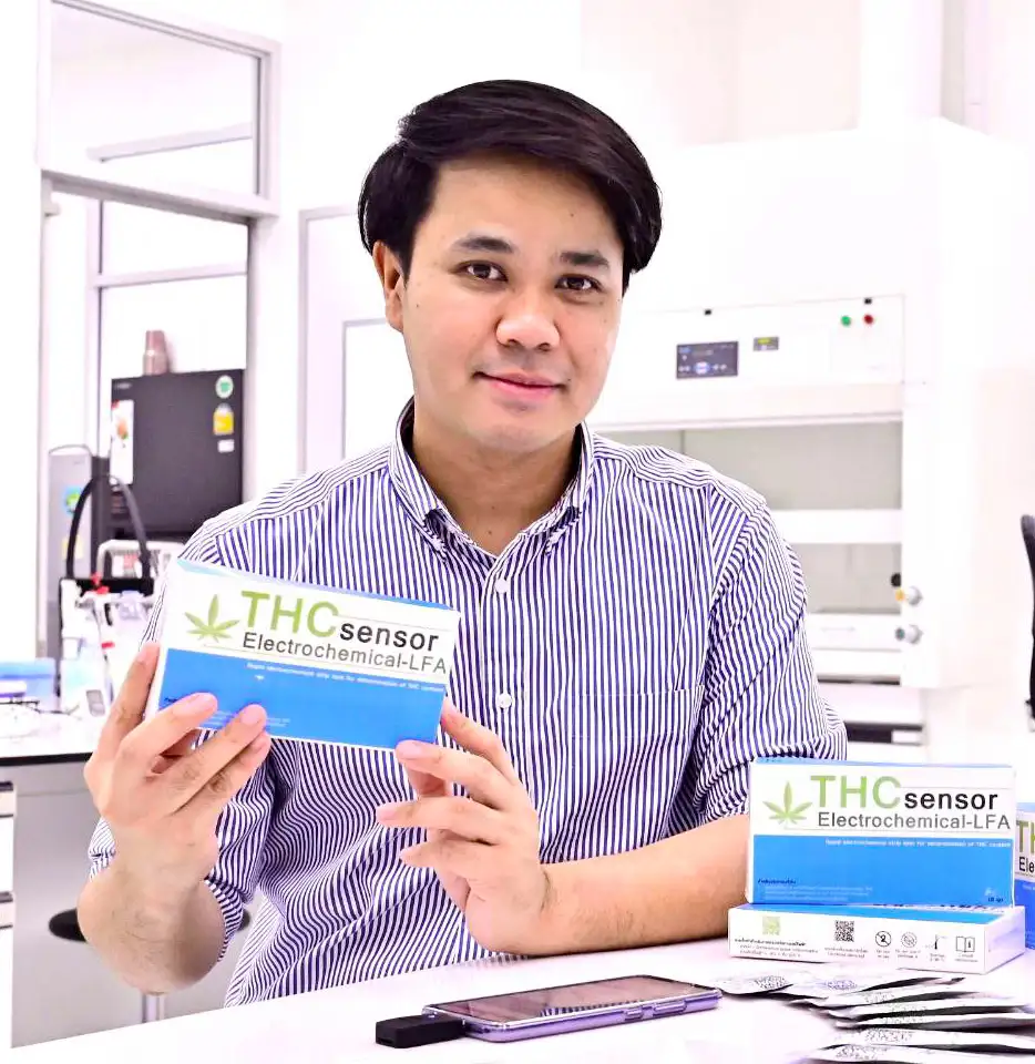 นักวิจัยจุฬาฯพัฒนาสตริปเทสเคมีไฟฟ้าตรวจวัดสารมึนเมา THC ในกัญชา