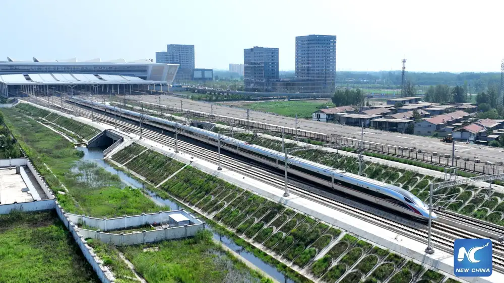 จีนเผยยอดโดยสารรถไฟช่วงมหกรรมเดินทางฤดูร้อน แตะ 423 ล้านครั้ง