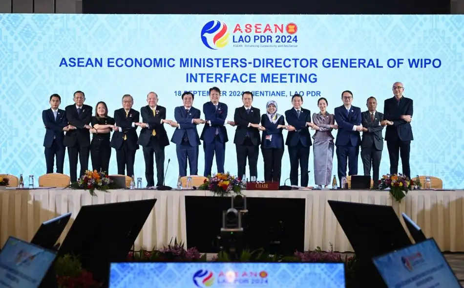 รมว.พาณิชย์ ประเดิมงานแรกร่วมประชุม AEM เร่งเจรจาศก.ดิจิทัล หนุนการค้าไร้รอยต่อในอาเซียน