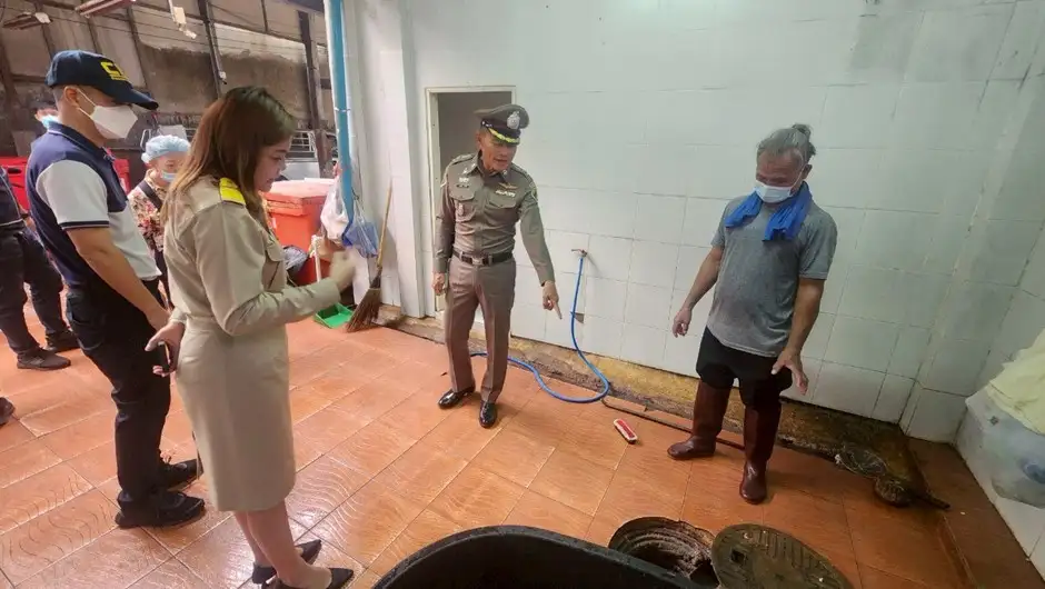 เขตบางซื่อเข้มตรวจติดตามโรงชำแหละซากสุกรปฏิบัติตามมาตรฐานสาธารณสุขเคร่งครัด