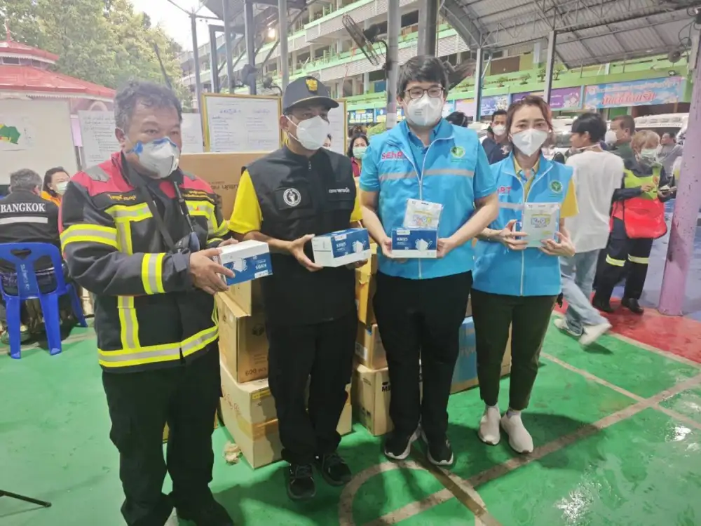 กรมอนามัย ส่งทีม SEhRT ปฏิบัติภารกิจและสนับสนุนหน้ากากป้องกันควันพิษแก่ประชาชนจากเหตุไฟไหม้โกดังโรงงานเฟอร์นิเจอร์ เขตลาดกระบัง