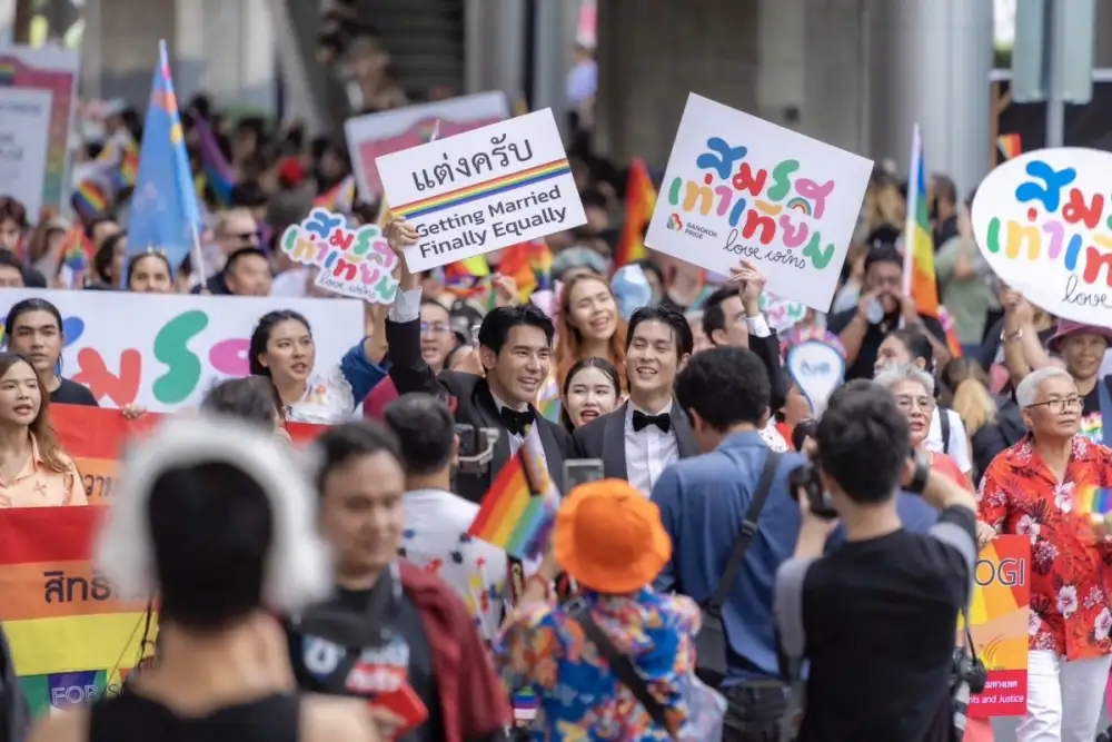 ไทยพีบีเอส พร้อมเสิร์ฟความเฉิดฉาย 