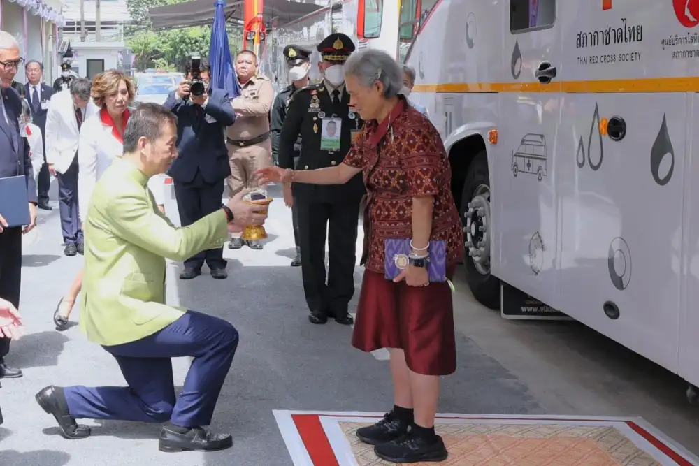 Her Royal Highness Princess Maha Chakri Sirindhorn Grants Audience to Bangchak's Presentation of Mobile Blood Donation Vehicle