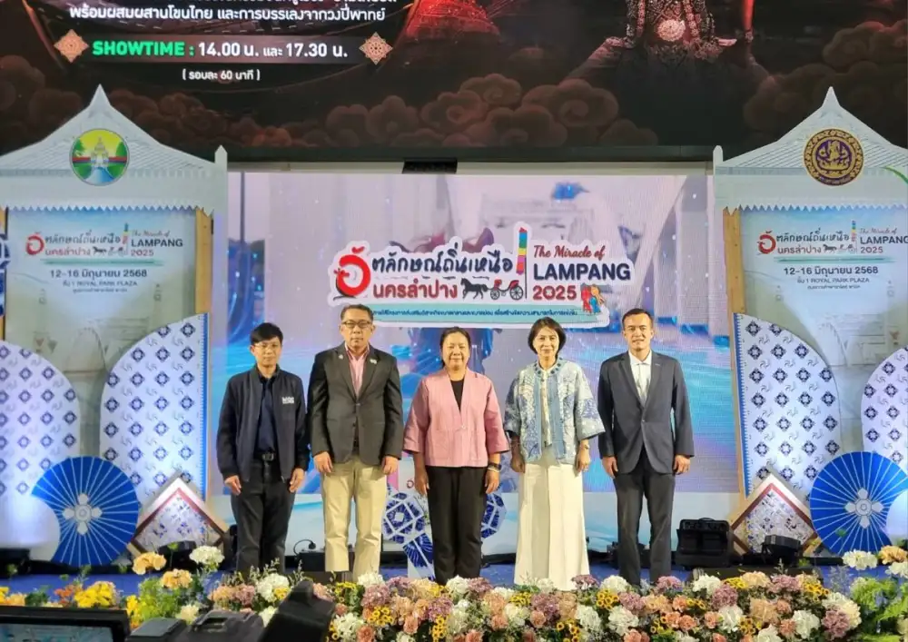 ผู้บริหารพาราไดซ์ พาร์ค ร่วมเปิดงาน