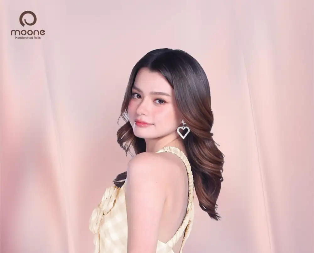 เบคกี้ - รีเบคก้า เชิญชวนเข้าร่วมงาน moone rolls Grand Opening เปิดตัวแบรนด์โรลเค้ก แฮนด์คราฟต์พร้อมให้แฟน ๆ ร่วมสนุกลุ้นรับของรางวัลสุด Exclusive