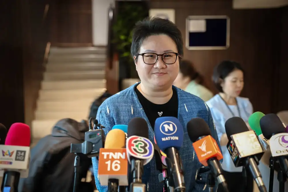 ภท. ไม่ยื่นซักฟอกนายกฯ หลังศาลสั่งหยุดปฏิบัติหน้าที่ รอฟังคำตัดสินก่อน