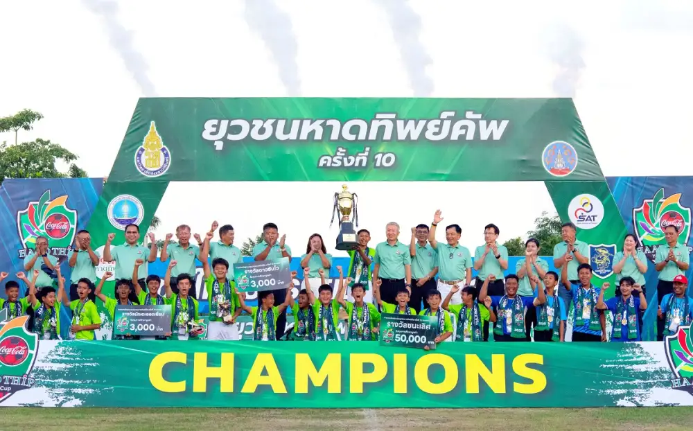 แชมป์สมศักดิ์ศรี! ทีมโรงเรียนเทศบาลปลูกปัญญา ในพระอุปถัมภ์ฯ จ.ภูเก็ต คว้าถ้วยเกียรติยศแชมป์ 