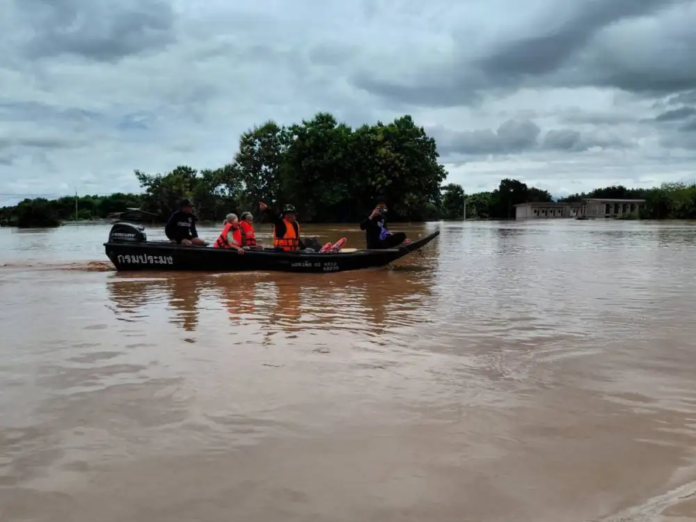 กรมประมง ส่งเจ้าหน้าที่พร้อมยานพาหนะช่วยเหลือผู้ประสบอุทกภัย 4 จังหวัดภาคเหนือ พร้อมสั่งการเตรียมพร้อม 24 ชั่วโมงทุกพื้นที่เสี่ยงพายุ 