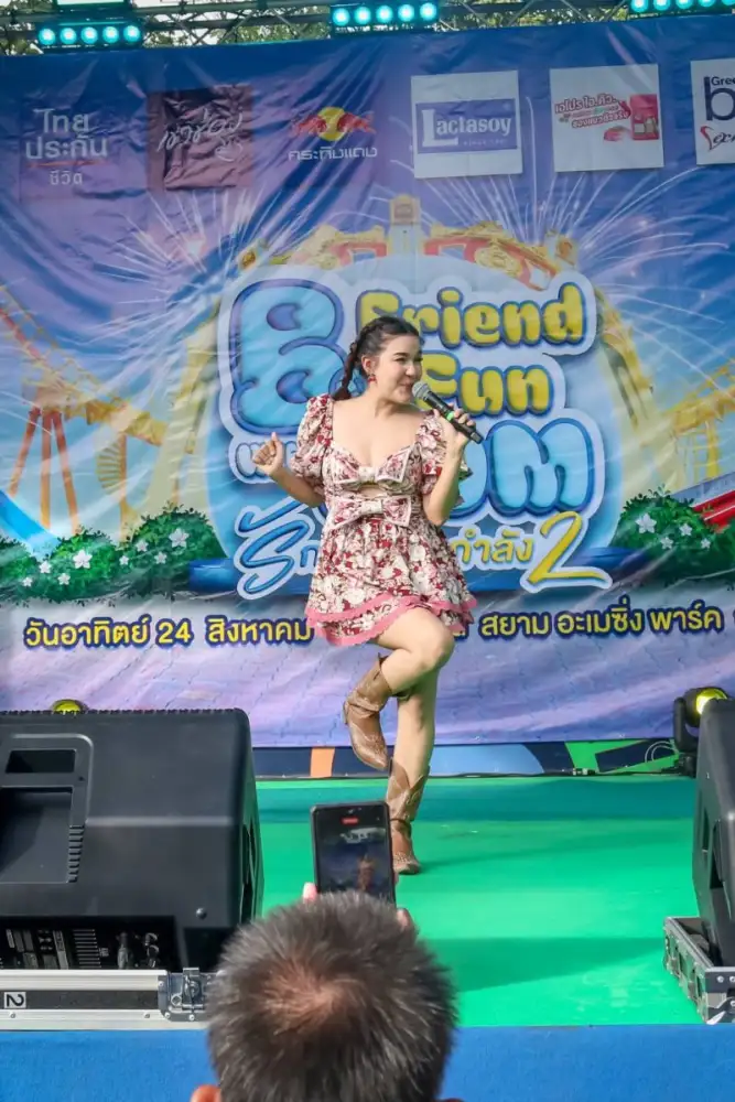 ลูกทุ่งมหานคร เล่นใหญ่ จัดมินิคอนเสิร์ต เปาวลี พรพิมล และ นัน อนันต์ กลางสวนสนุก