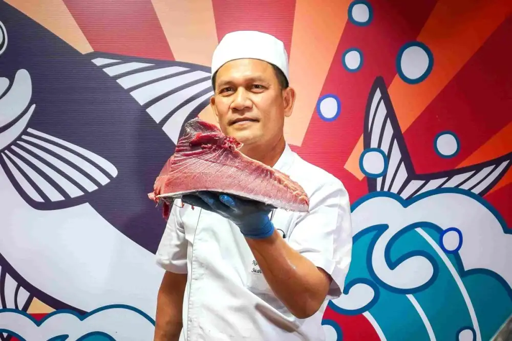 Bluefin Tuna Cutting Show at the Emerald Hotel