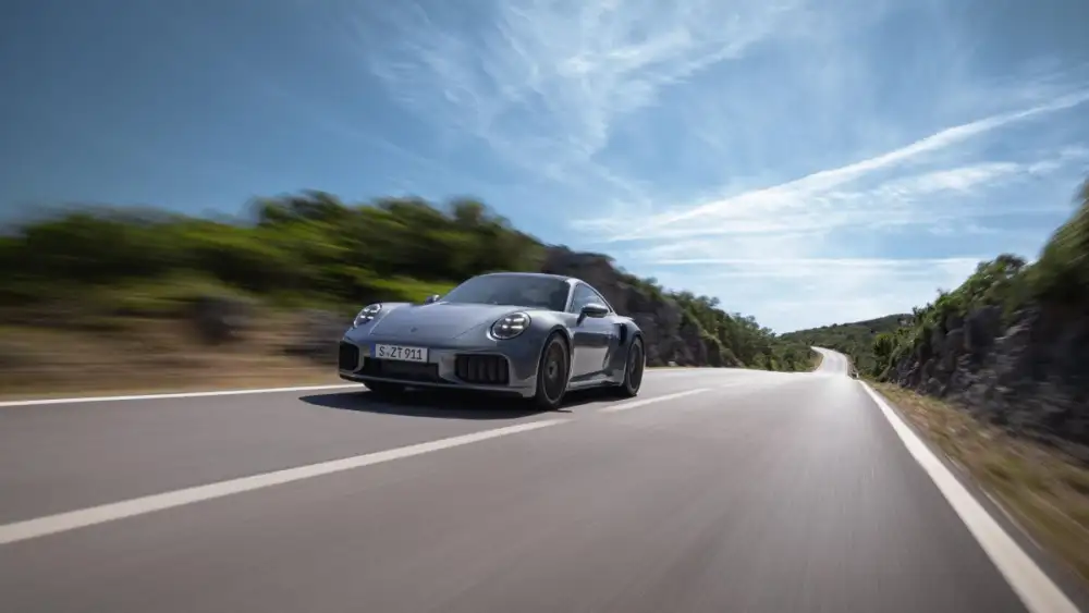 Porsche 911 Turbo S ยนตรกรรมสปอร์ตที่เหนือกว่าในทุกด้าน