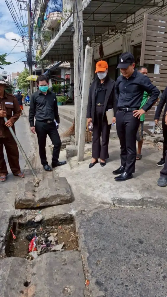 เขตบางแคตรวจสอบตลาดวันเดอร์ แนะลอกท่อ-ติดตั้งตะแกรง-บ่อดักไขมัน ปรับปรุงระบบบำบัดน้ำเสีย