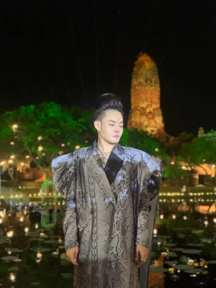 เก่ง ธชย สุดภูมิใจ ใส่ชุดผ้าไหม ต่อยอดพระปณิธาน พระบรมราชชนนีพันปีหลวง