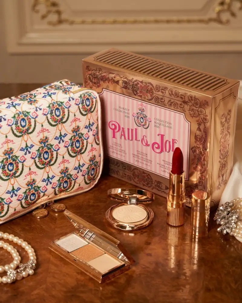 PAUL & JOE เผยคอลเลกชันคริสต์มาสสุดเอลิแกนซ์ สะท้อนความงามในแบบฉบับปารีเซียง