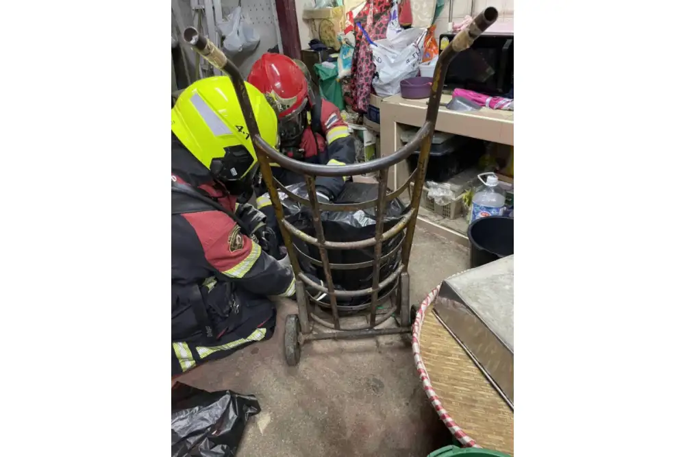 กทม. รุดตรวจสอบความปลอดภัยเหตุสารเคมีรั่วไหลในอาคารพาณิชย์ใกล้ชุมชนเล่งบ๊วยเอี๊ยะ