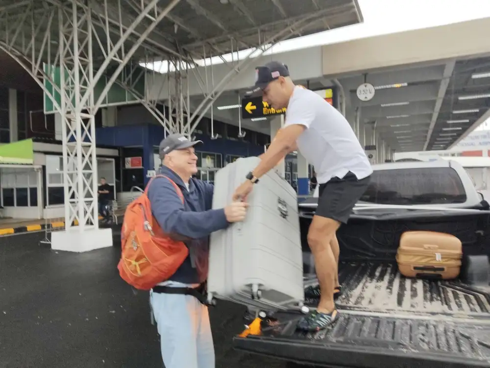 ตร. เร่งช่วยเหลือนทท.ต่างชาติติดค้างจากเหตุน้ำท่วมในหาดใหญ่กว่าพันคน