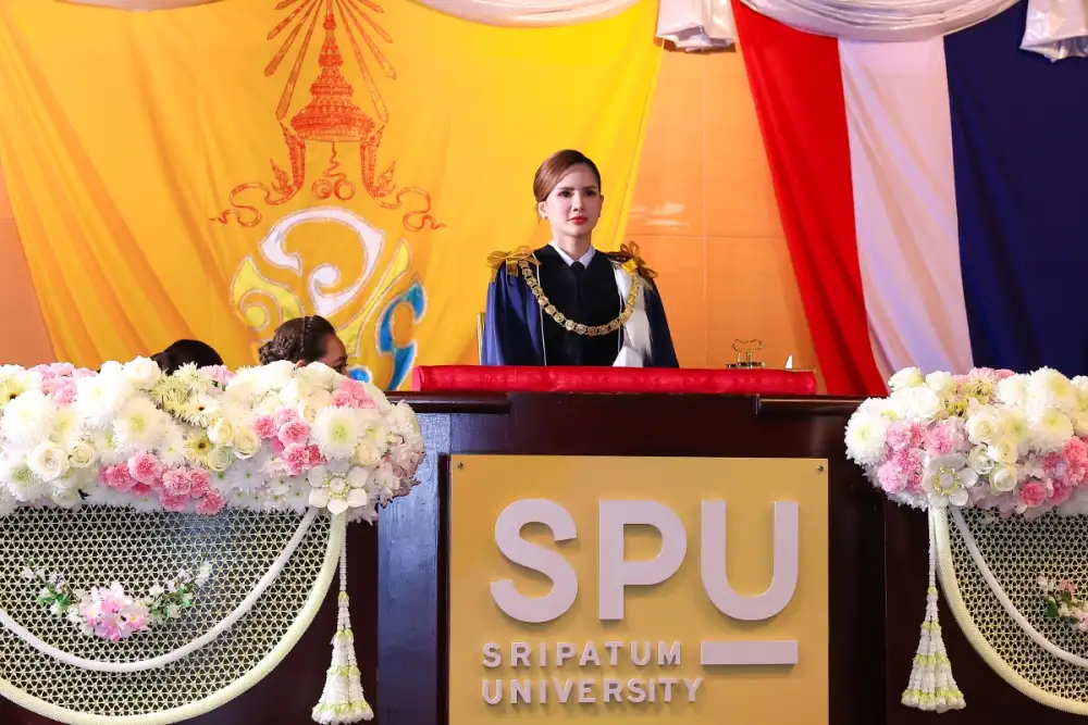 พระบาทสมเด็จพระเจ้าอยู่หัว ทรงพระกรุณาโปรดเกล้าฯ ให้ พลตรีหญิง คุณหญิงปภัสสร วัชรหทัยพัทธ์ เป็นผู้แทนพระองค์ ไปมอบปริญญาบัตรแก่ผู้สำเร็จการศึกษาจากมหาวิทยาลัยศรีปทุม ประจำปีการศึกษา 2567