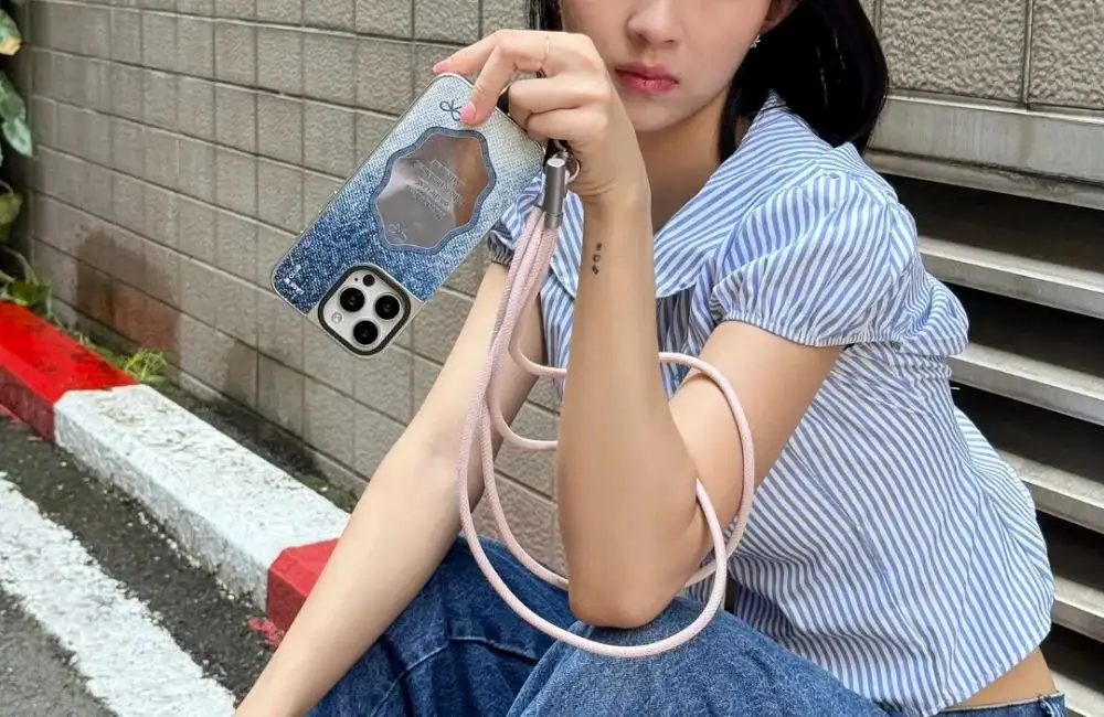 ที่ห้อยโทรศัพท์ ไอเทมสุดฮิตสำหรับสายแฟ ที่มีประโยชน์มากกว่าที่คิด