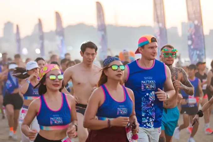 คอมแพ็ค เบรก ยกขบวนนักวิ่งสุดเซ็กซี่ เสิร์ฟความฮอตหาดพัทยา ในงาน Pattaya International Bikini Beach Race 2025