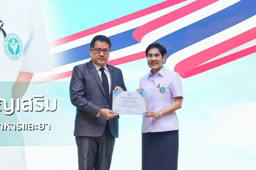 อย. มอบประกาศนียบัตร ยกย่อง ซิลลิค ฟาร์มา ที่ร่วมสนับสนุนจัดส่งยาและเวชภัณฑ์ช่วยผู้ประสบอุทกภัยภาคใต้และเหตุการณ์ความไม่สงบชายแดนไทย-กัมพูชา