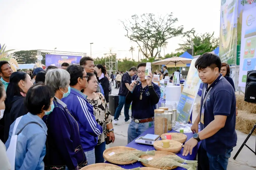 ไบเออร์ไทย จัดประชุมเกษตรกรพิษณุโลก ถ่ายทอดเทคนิคจัดการโรคราในนาข้าวด้วย 