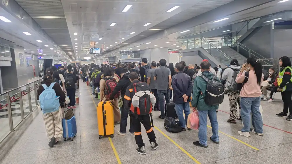 ยอดเดินทางระบบรางวันส่งท้ายปี 1.42 ล้านคน สายสีทองพุ่งทุบสถิติรับเคานต์ดาวน์