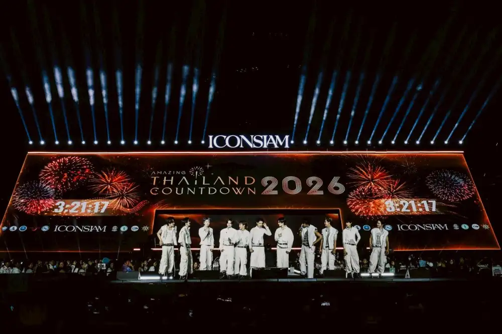 ICONSIAM ทำหัวใจพองทั้งริเวอร์พาร์ค BUS Because of You I Shine เสิร์ฟโชว์อบอุ่น ส่งท้ายปี ใน 