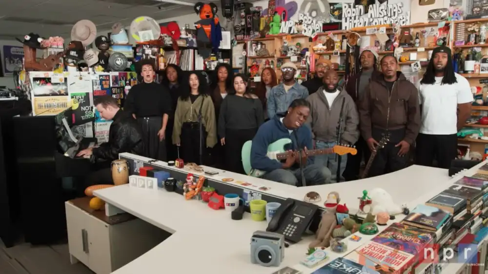 Daniel Caesar แสดงสดสุดละมุนในรายการ Tiny Desk Concert