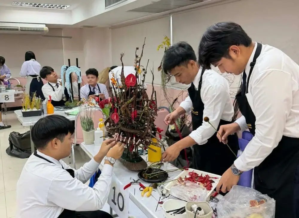 นักศึกษาคหกรรมศาสตร์ศึกษา มทร.กรุงเทพ คว้ารางวัลรองชนะเลิศอันดับ 1 การแข่งขันจัดดอกไม้ชิงถ้วยพระราชทาน กรมสมเด็จพระเทพฯ