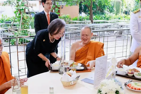 วิทยาลัยดุสิตธานี-สถาบันเทคโนโลยีจิตรลดา น้อมรำลึกพระมหากรุณาธิคุณสมเด็จพระนางเจ้าสิริกิติ์ พระบรมราชินีนาถ พระบรมราชชนนีพันปีหลวง ร่วมพิธีบำเพ็ญกุศลปัญญาสมวาร (50 วัน) ถวายพระราชกุศล