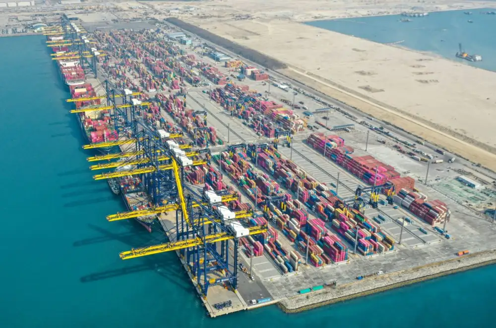 Hutchison Ports Thailand รับมอบเครนยกขนตู้สินค้าหน้าท่าควบคุมระยะไกลชุดใหม่ 3 คัน พร้อมให้บริการท่าเทียบเรือชุด D เต็มรูปแบบ