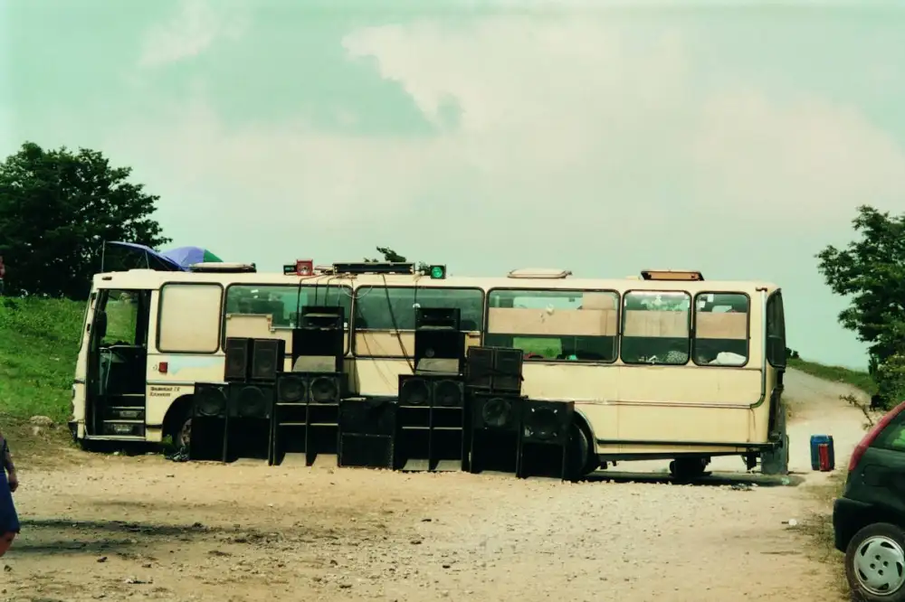 นิทรรศการภาพถ่ายและภาพยนตร์สารคดี ที่หาชมยากที่สุดในโลก! บันทึกประวัติศาสตร์ 'นอกระบบ' ที่โลกเกือบจะลืม