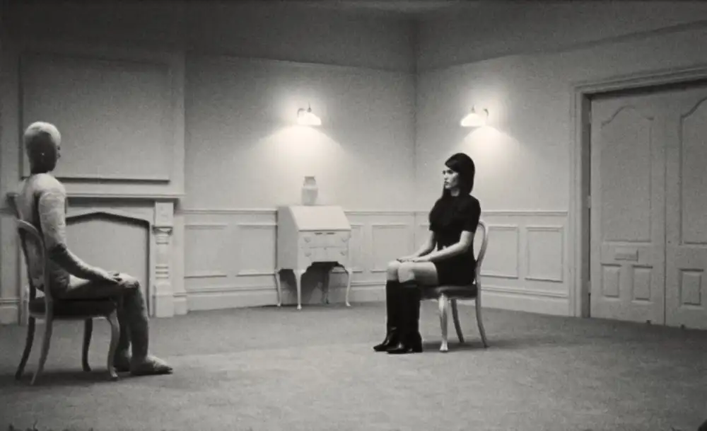 มาแรงต่อเนื่อง! SIENNA SPIRO ส่งเอ็มวีภาพสวย 