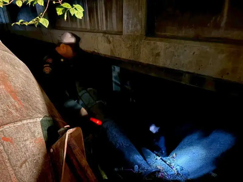 เขตจอมทองตรวจตราจุดเสี่ยงใต้สะพานข้ามคลองบางประทุน ซ.เอกชัย 7/1