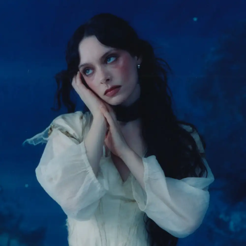 Holly Humberstone ศิลปินสาวสวยจากอังกฤษ ส่งเพลงใหม่สุดเพราะ 