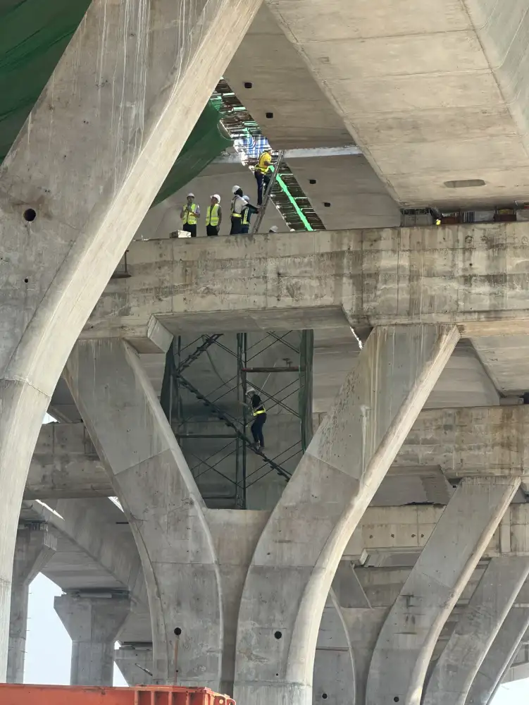 สัปดาห์แรกรื้อถอนสะพาน M82 เสียหายจากเครน LG ถล่มพร้อมเทคอนกรีตเชื่อมสะพานคานข้ามแม่น้ำท่าจีน