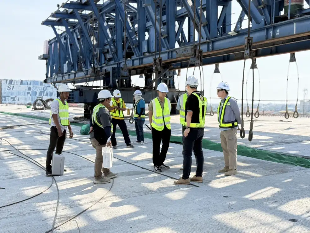 สัปดาห์แรกรื้อถอนสะพาน M82 เสียหายจากเครน LG ถล่มพร้อมเทคอนกรีตเชื่อมสะพานคานข้ามแม่น้ำท่าจีน