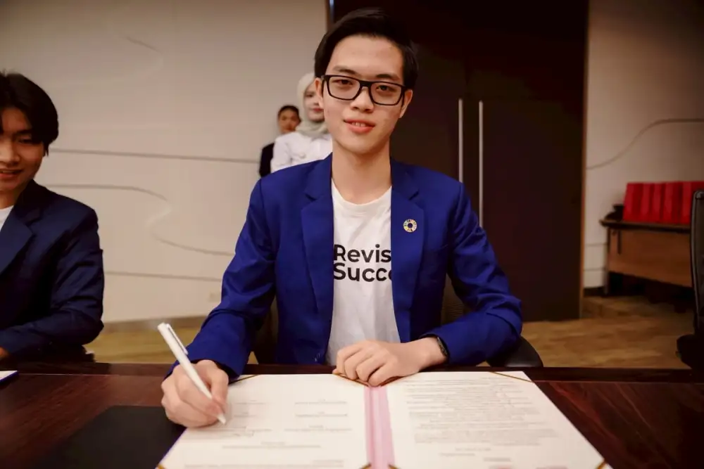 SPU ขับเคลื่อน AI for Education ผนึกกำลังเยาวชนนวัตกร Revision Success และ สพม.2 นำร่องใช้งานจริงใน 3 โรงเรียนมัธยมศึกษาต้นแบบ