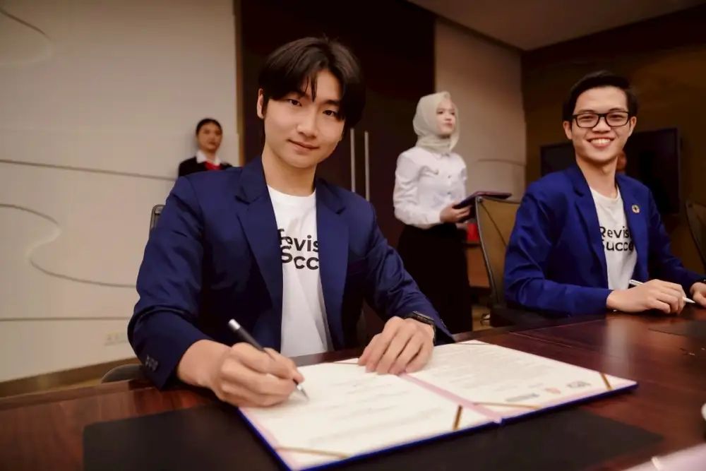 SPU ขับเคลื่อน AI for Education ผนึกกำลังเยาวชนนวัตกร Revision Success และ สพม.2 นำร่องใช้งานจริงใน 3 โรงเรียนมัธยมศึกษาต้นแบบ