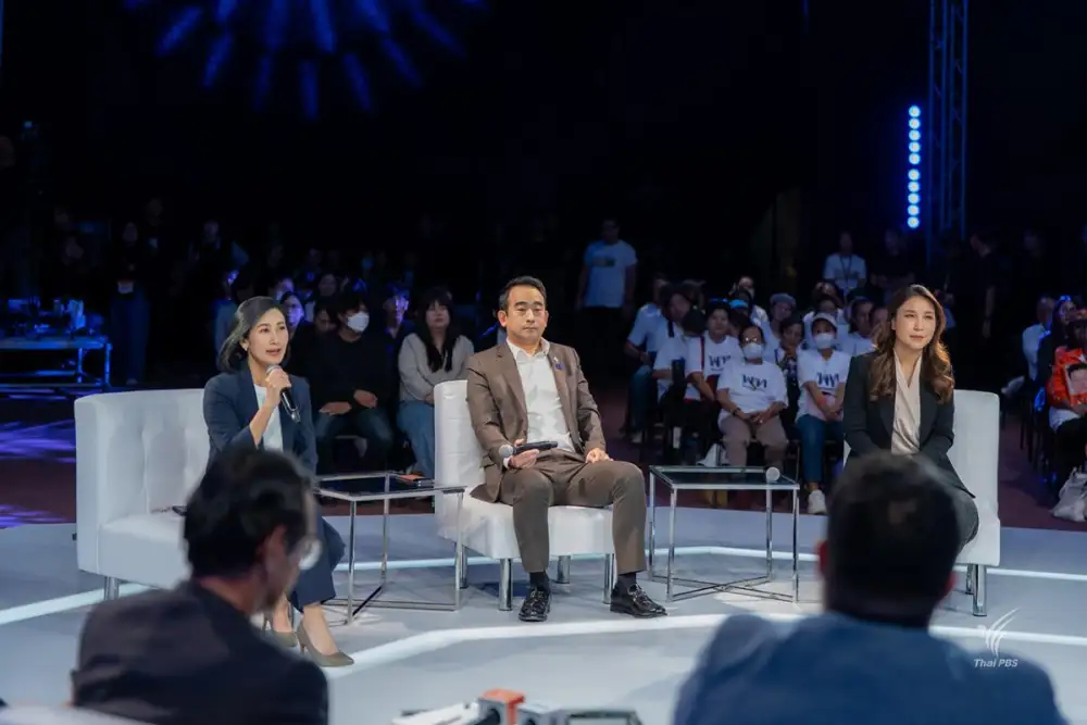 8 บรรณาธิการสื่อชื่อดัง แท็กทีมดีเบต 