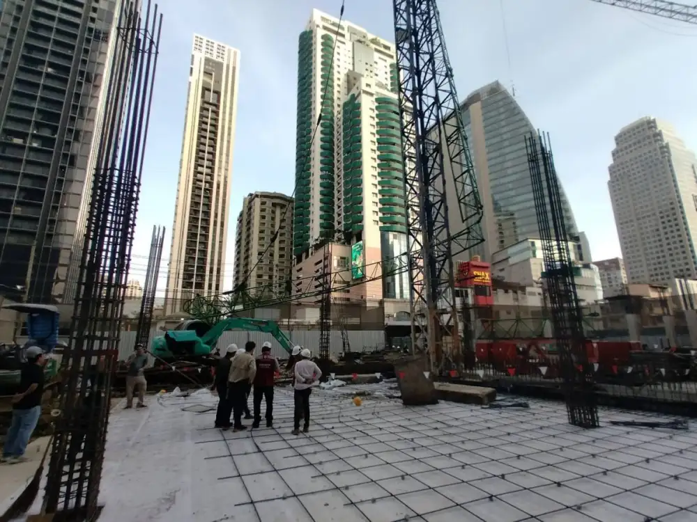 กทม. เร่งตรวจสอบสาเหตุเครนไซต์งานก่อสร้าง ซ.สุขุมวิท 21 พังถล่ม สั่งระงับก่อสร้างชั่วคราว-กำชับผู้รับเหมาปฏิบัติตามมาตรฐานความปลอดภัยอย่างเคร่งครัด