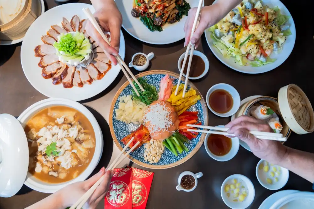 ฉลองตรุษจีนสู่ปีม้าทอง พร้อมอิ่มเอมถ้วนหน้าจากชุดอาหารพิเศษระดับจักรพรรดิ โดยห้องอาหารเรือนต้น ณ โรงแรมมณเฑียร สุรวงศ์ กรุงเทพฯ