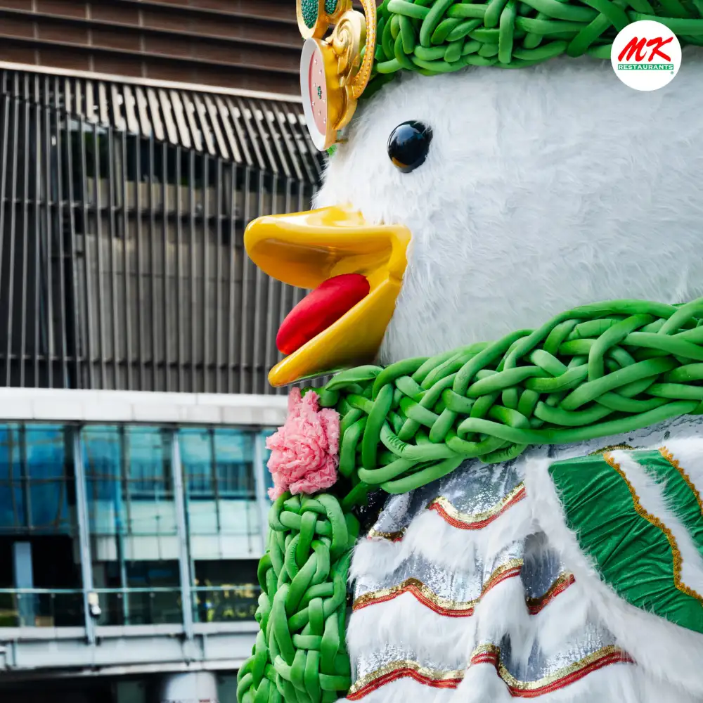 สมศักดิ์ศรีเจ้าตลาด MK 'เชิดเป็ดมหามงคล' เล่นใหญ่ฉลองตรุษจีน