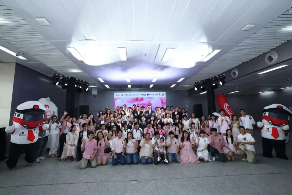 สายสีแดง จัดกิจกรรมจดทะเบียนสมรสลอยฟ้า ครั้งที่ 2 อย่างยิ่งใหญ่ พร้อมด้วย 30 คู่รักเข้าร่วมฉลองเทศกาลแห่งความรักอย่างชื่นมื่น